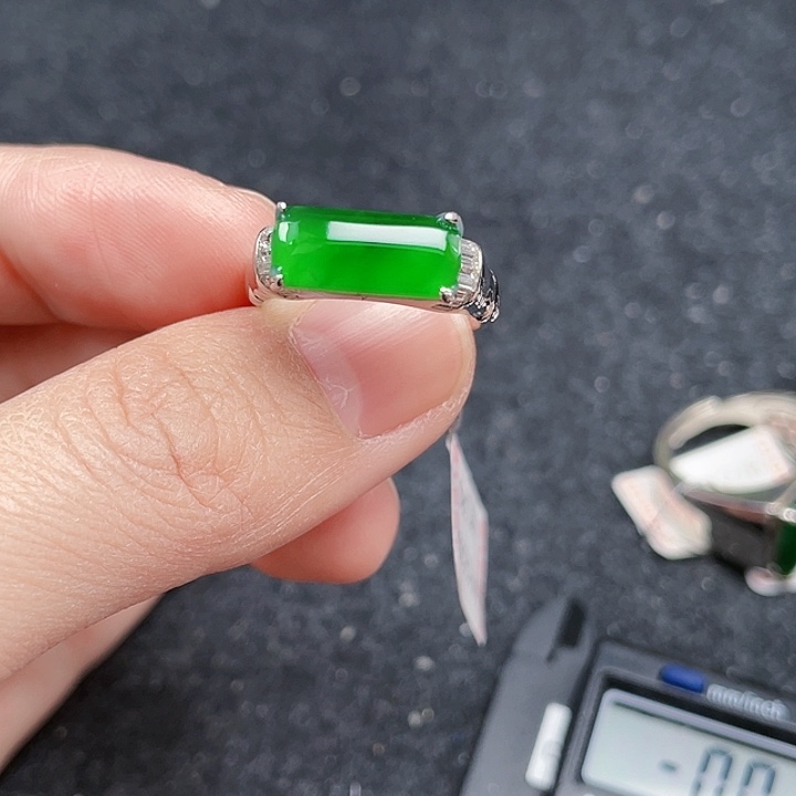 翡翠戒指银S925镶嵌天然a货翡翠没运费险2535