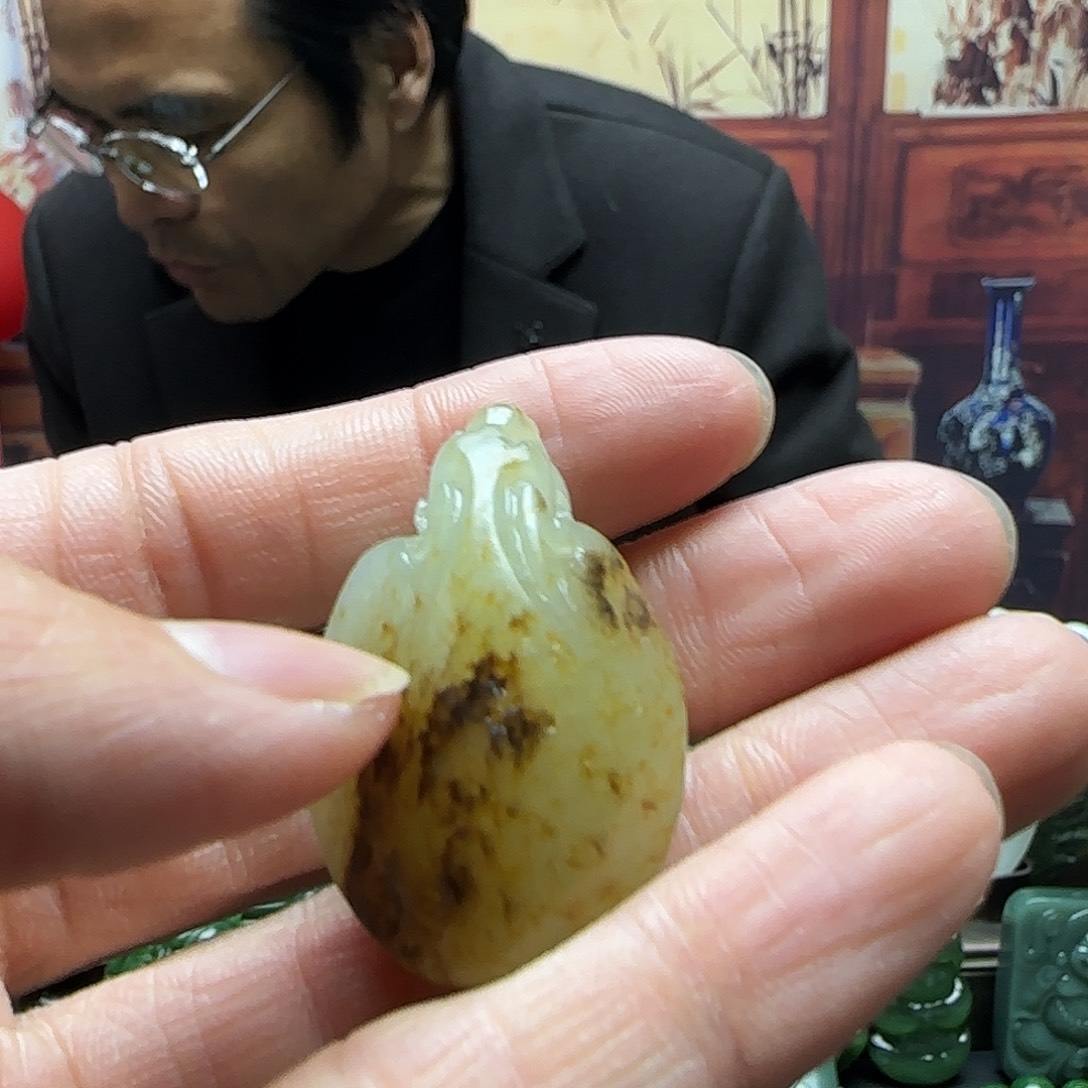和田玉未镶嵌吊坠