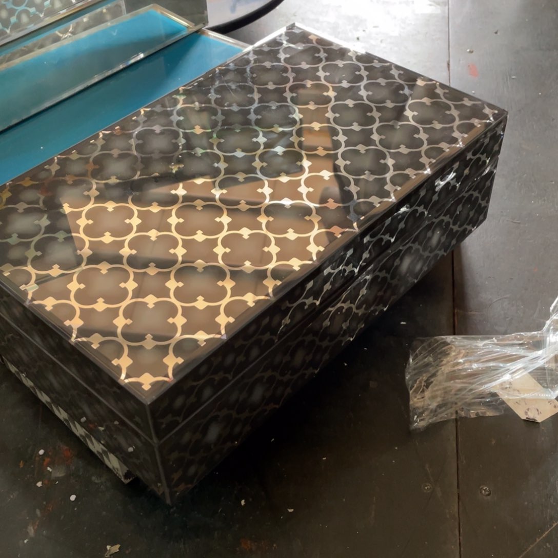 陶瓷花瓶，仿真绿植。