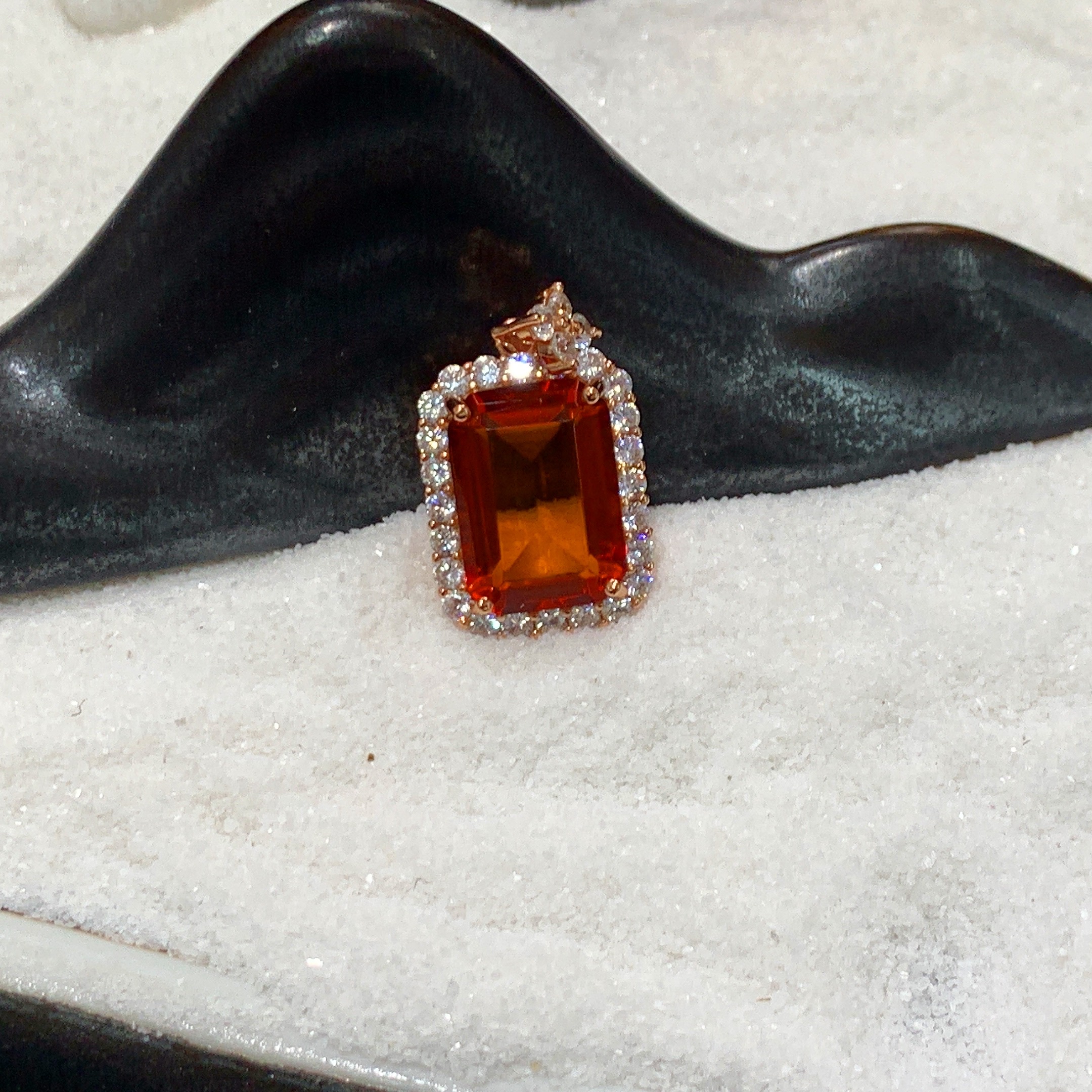 【珠宝一姐】血泊方形吊坠 2501010088（一件/多样性发货）