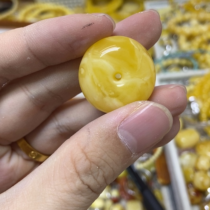 蜜蜡未镶嵌裸石吊坠