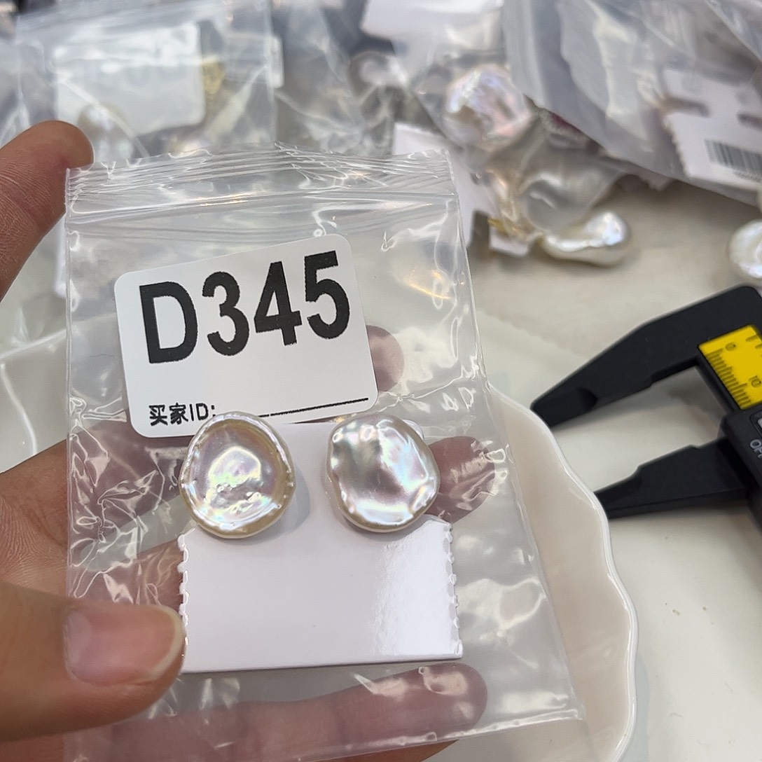 淡水珍珠18K金镶嵌耳饰