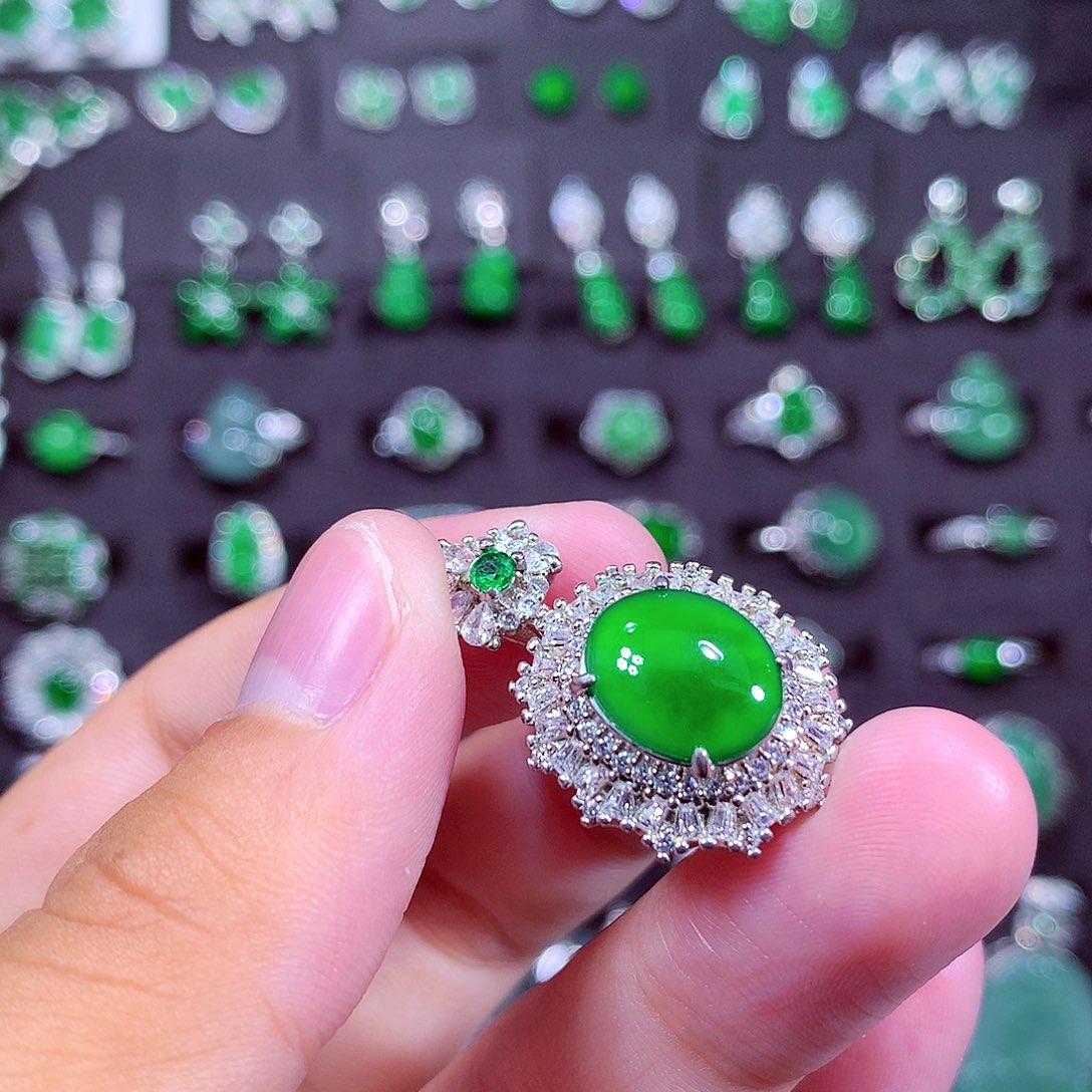 颈饰未镶嵌翡翠天然