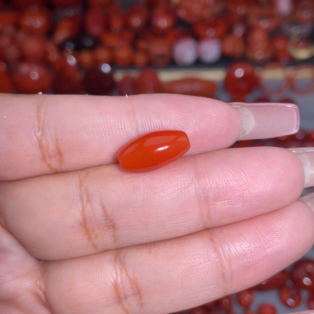 南红玛瑙未镶嵌保山桶珠卡7.7×15