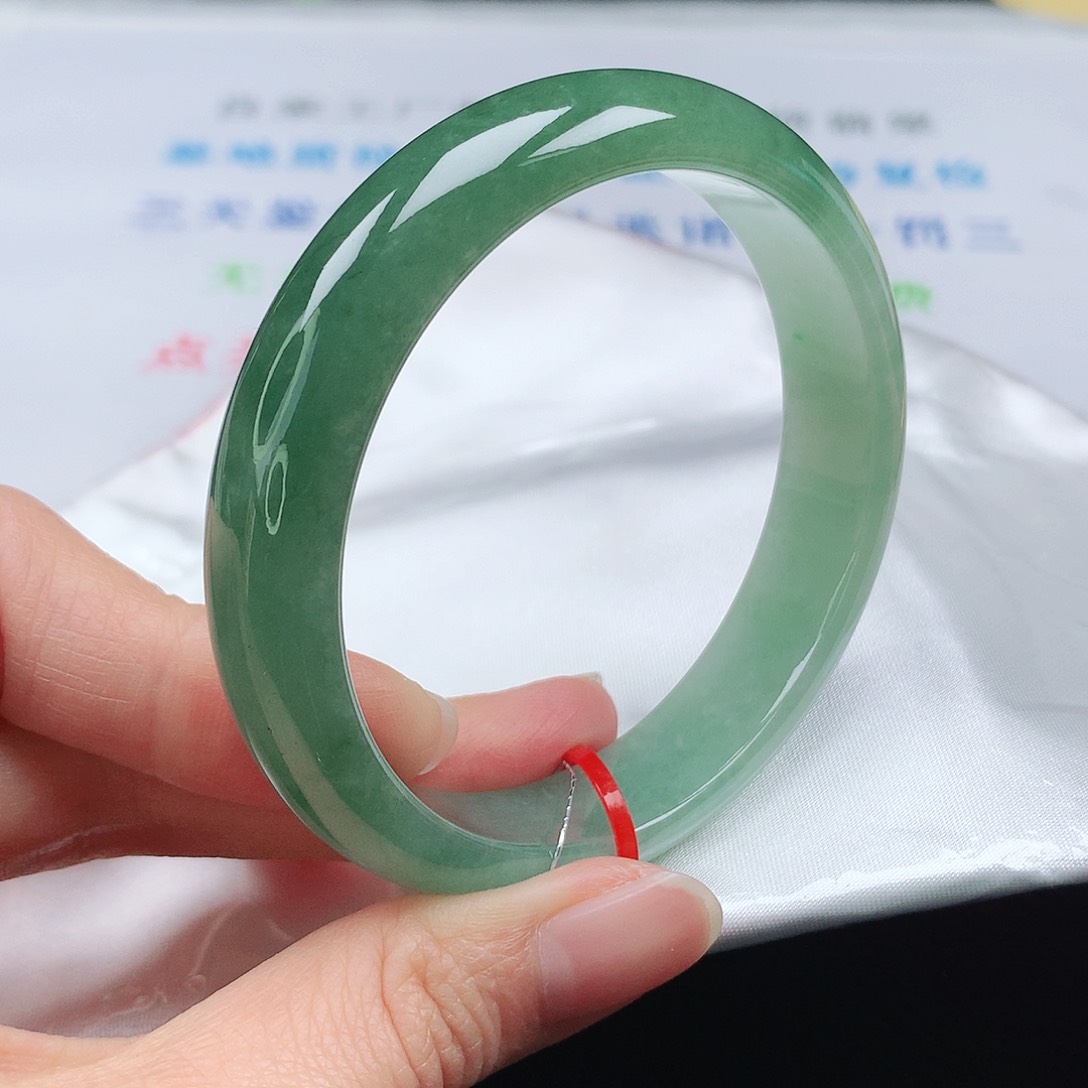 翡翠手镯未镶嵌58圈