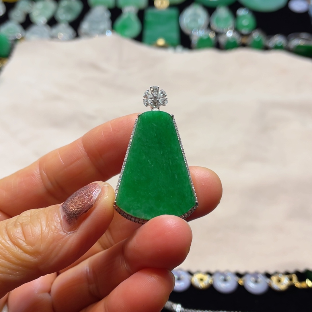 翡翠吊坠(不含链)18K金镶嵌