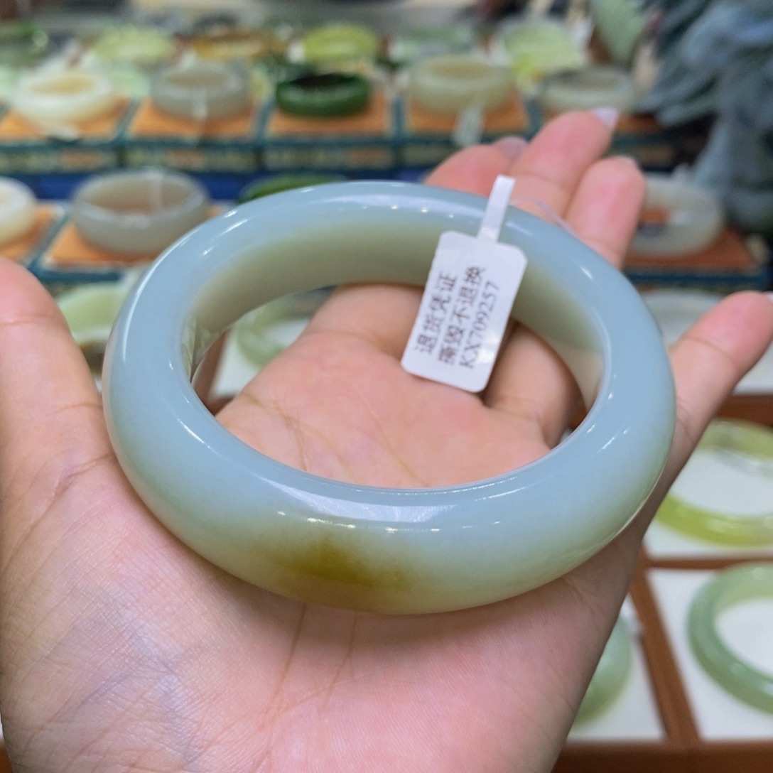 和田玉未镶嵌手镯和田玉且末糖青白6263