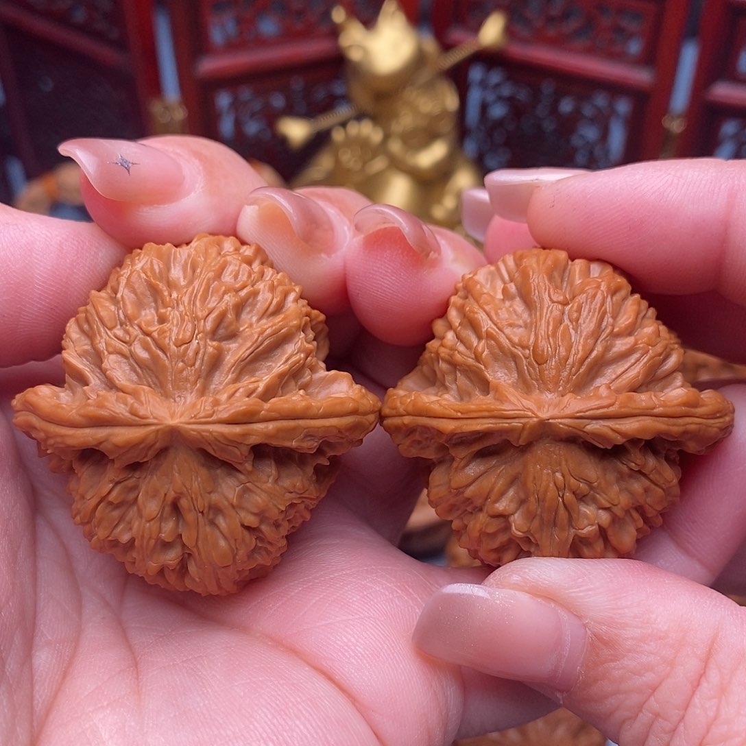 闰***月文玩核桃把件42全三角白狮子