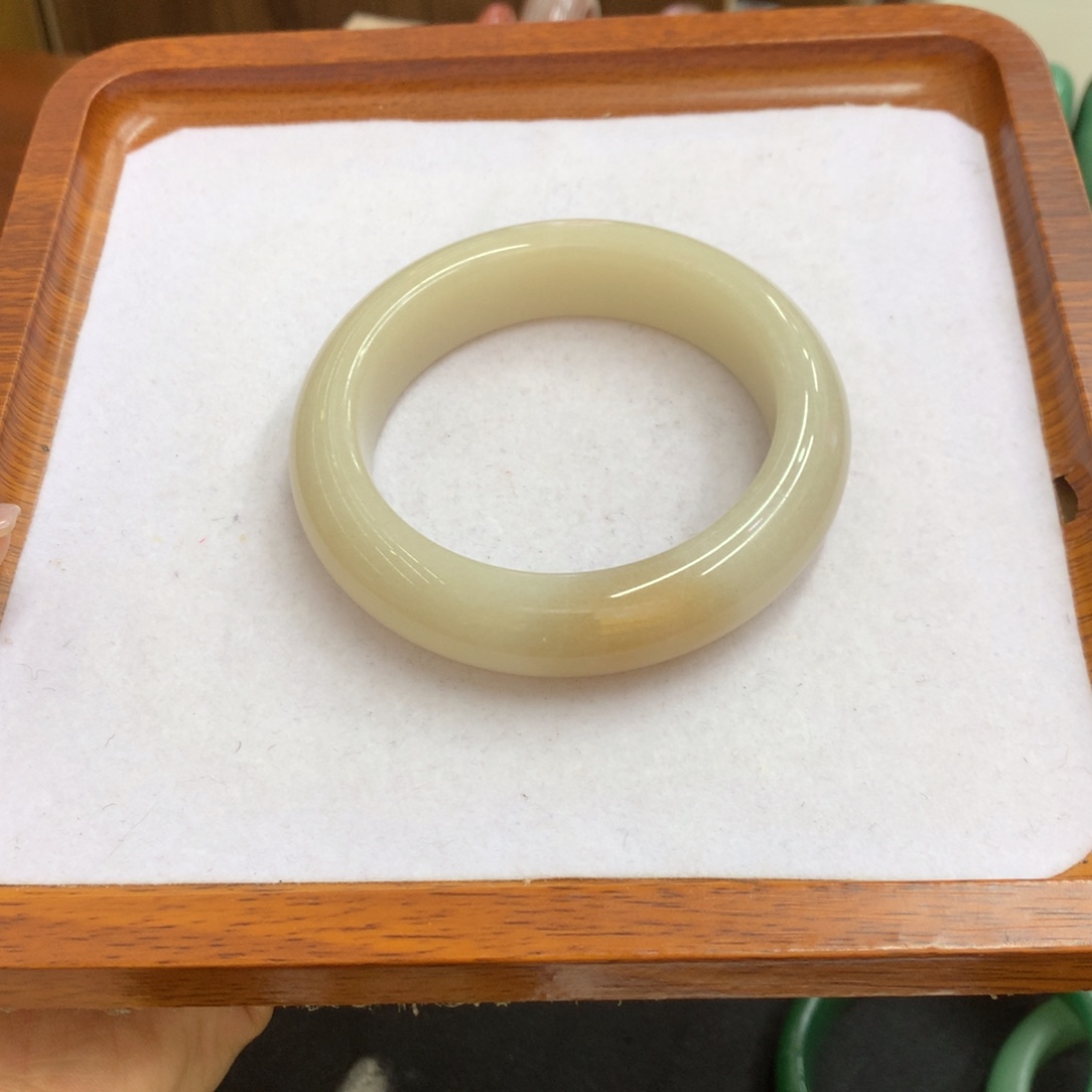 石英质玉未镶嵌手镯