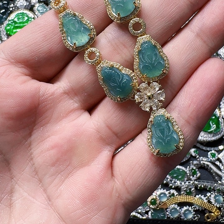 翡翠颈饰未镶嵌天然A货翡翠放漏