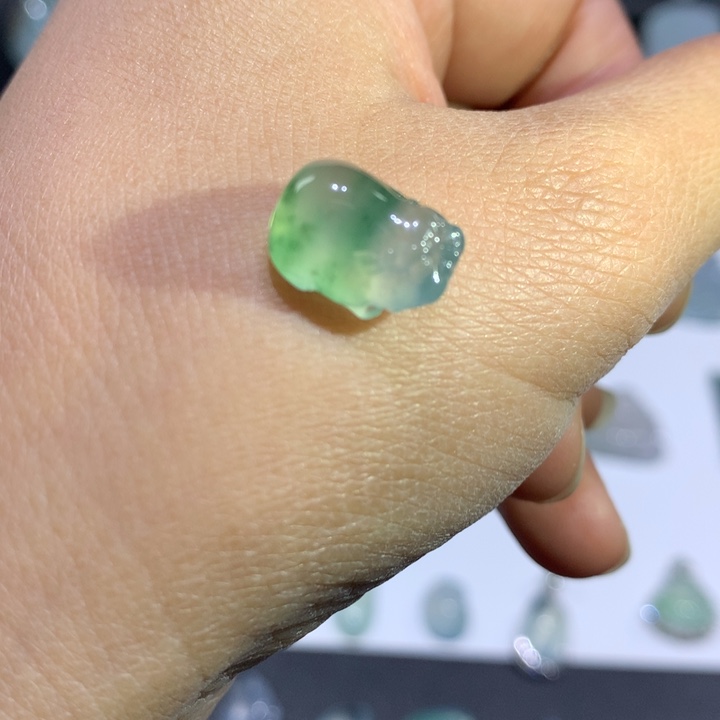 翡翠颈饰未镶嵌皮皮