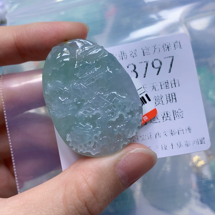 翡翠未镶嵌颈饰风****?翡翠