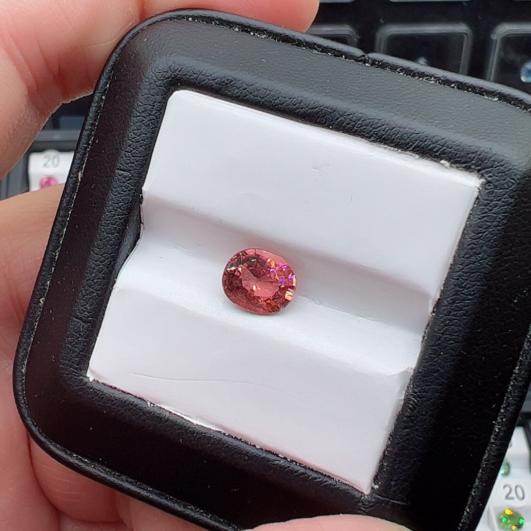 碧玺1.64克拉裸石未镶嵌R**e