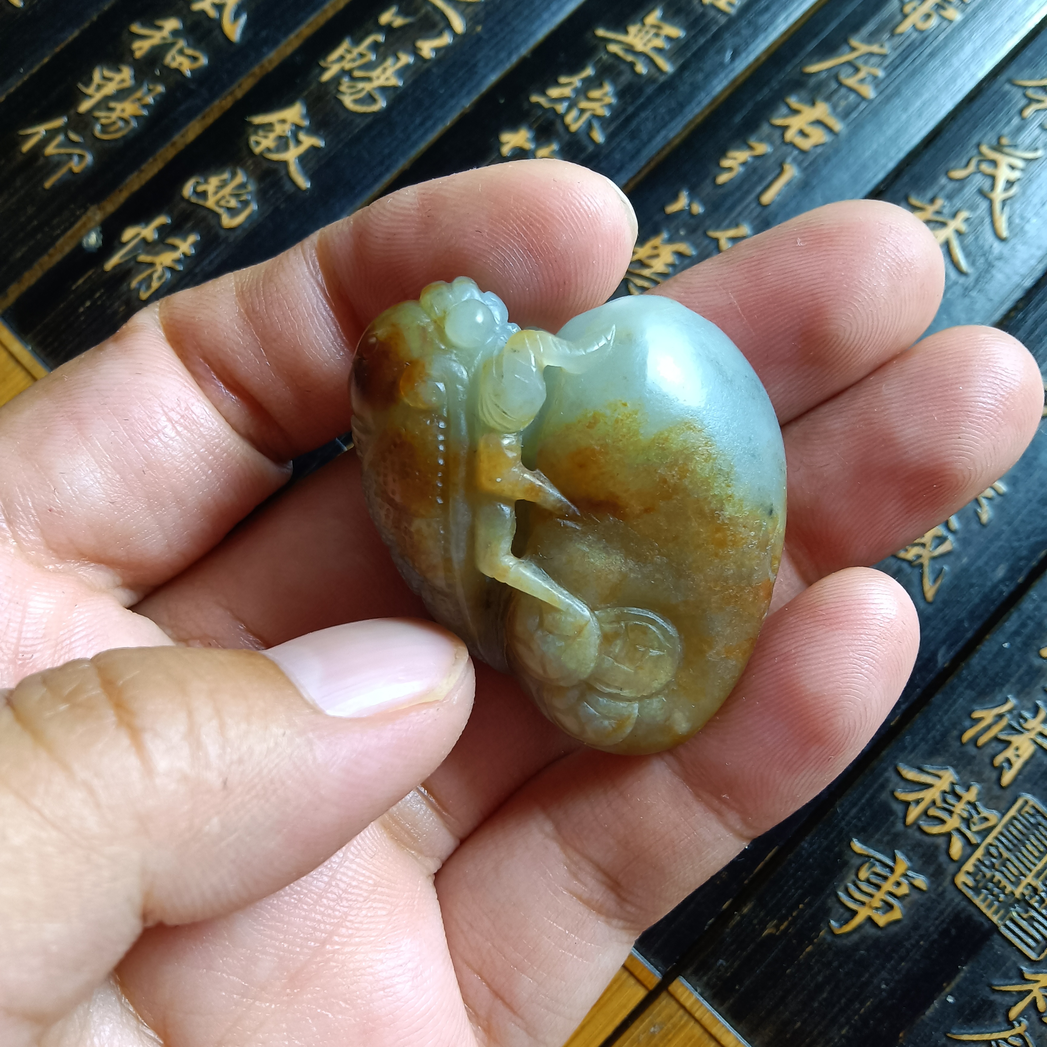 新疆和田玉吊坠一鸣惊人，手工雕刻揉光净货，天然无优化