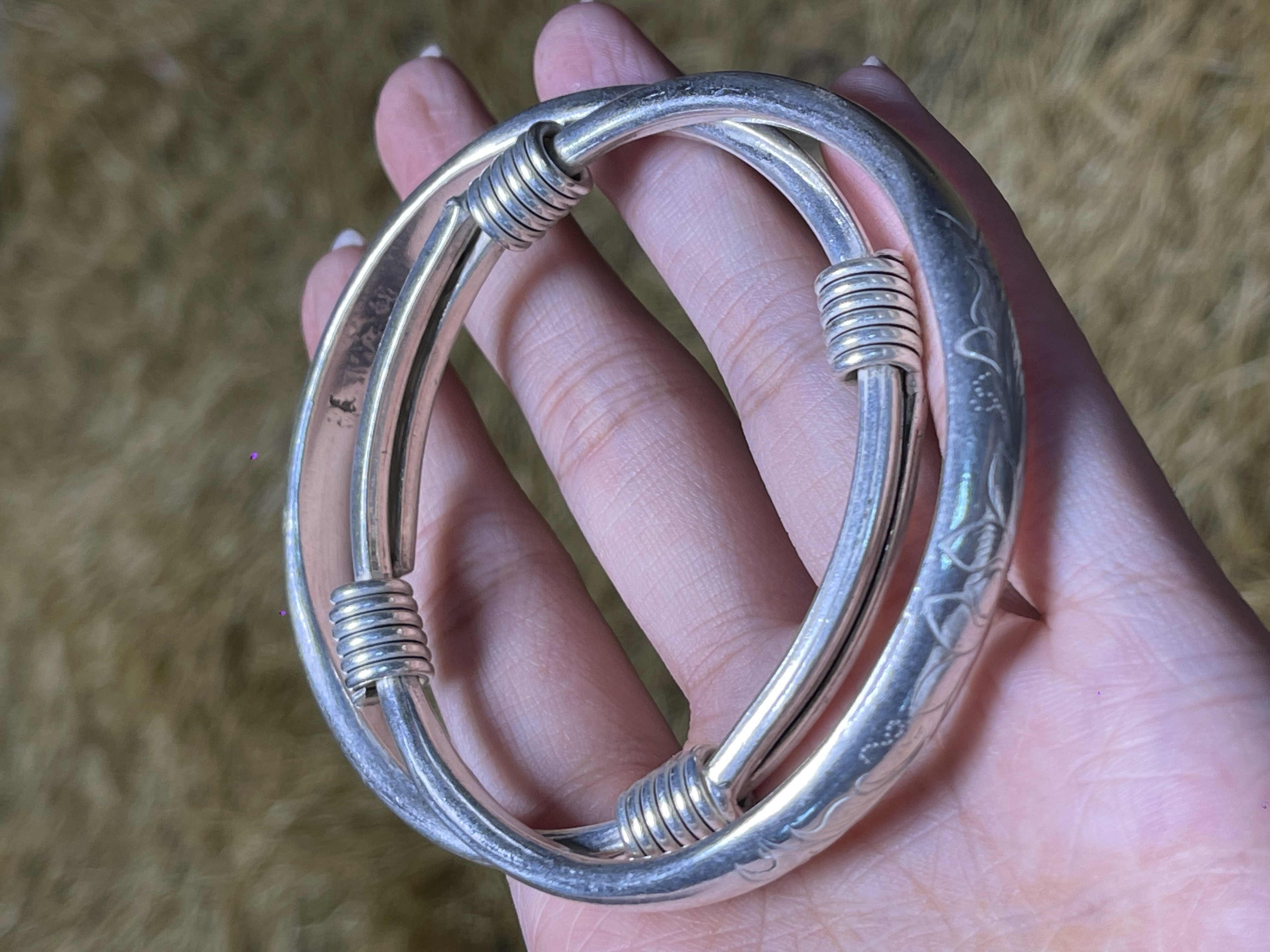 精美手工艺术摆件 复古摆件 银色花纹手镯一对