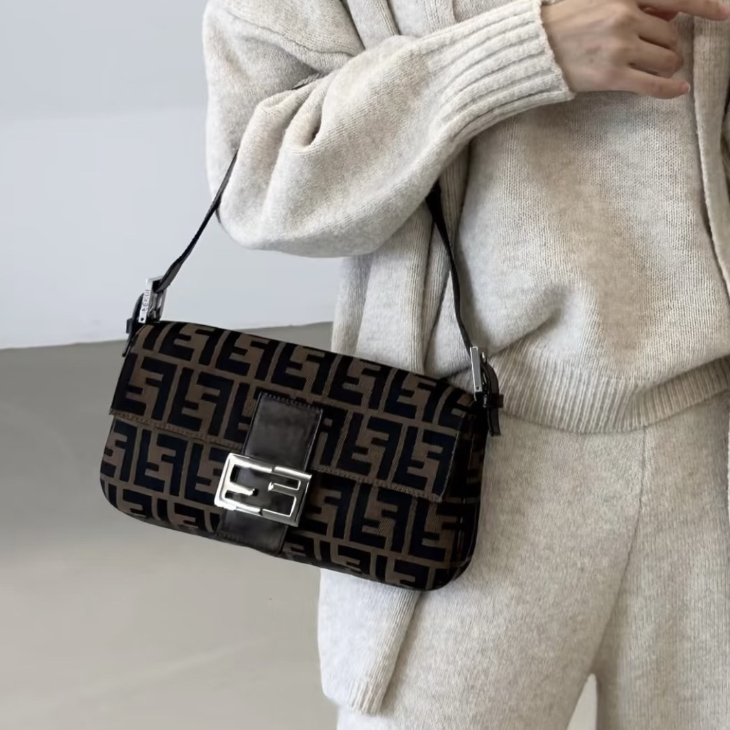 95新 FENDI/芬迪 经典老花法棍单肩手提包中古