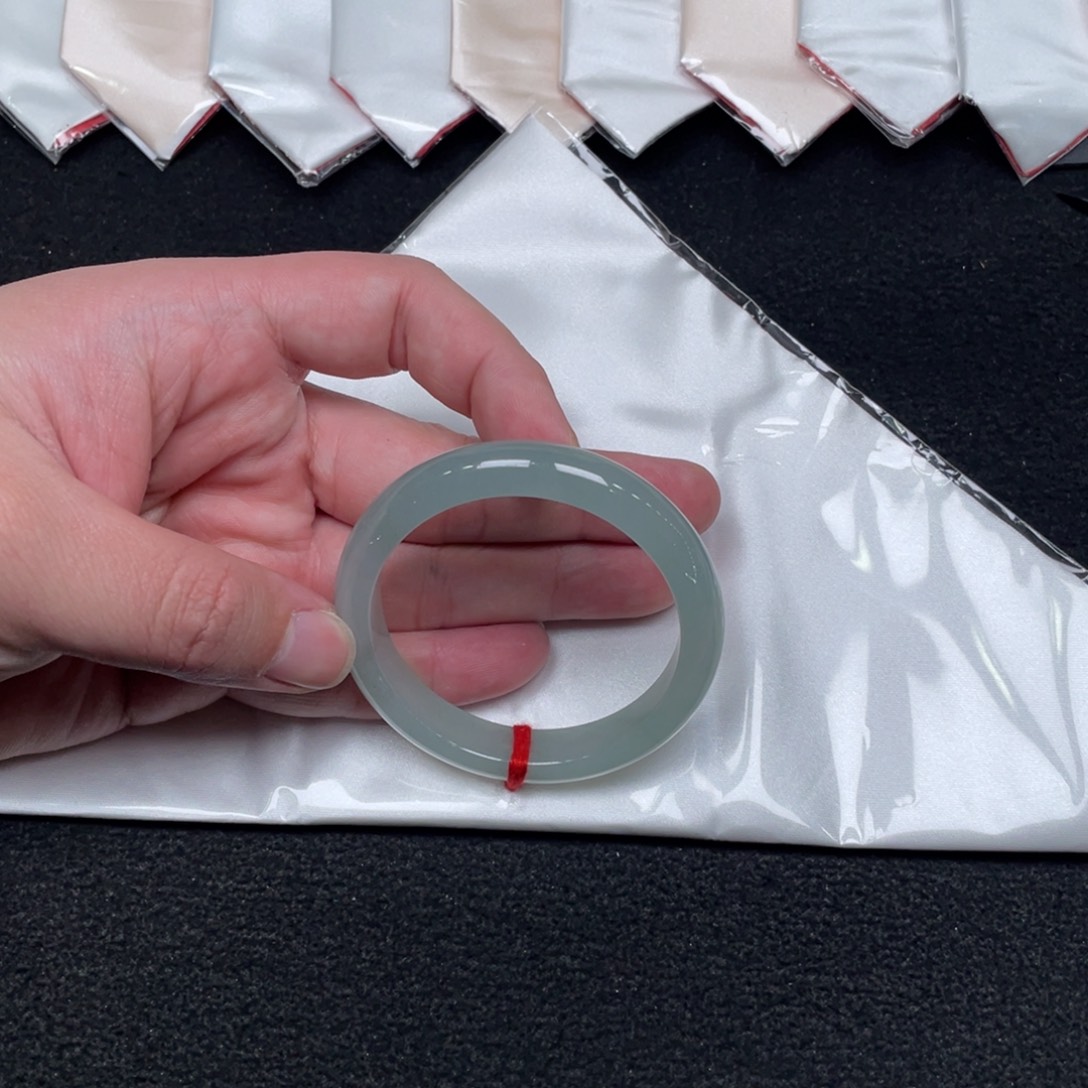 啦***撸翡翠未镶嵌手镯53.7正圈