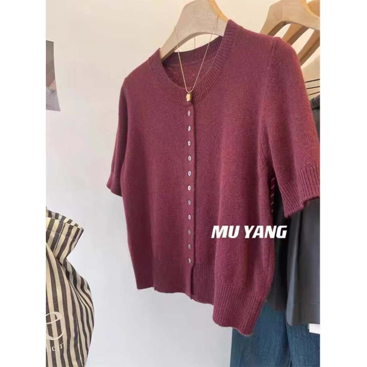 /酱紫短袖/小小纽扣洋气款短袖毛衣女早秋圆领气质开衫93385