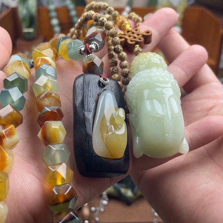 本***o蛇纹石玉未镶嵌吊坠