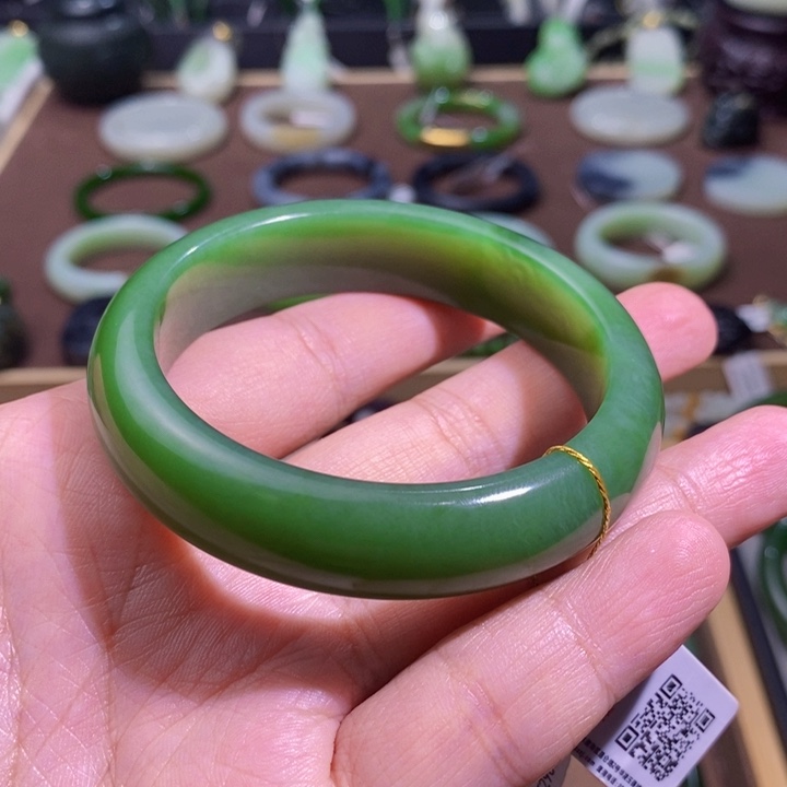和田玉未镶嵌碧玉阳绿色手镯58圈口57.8克