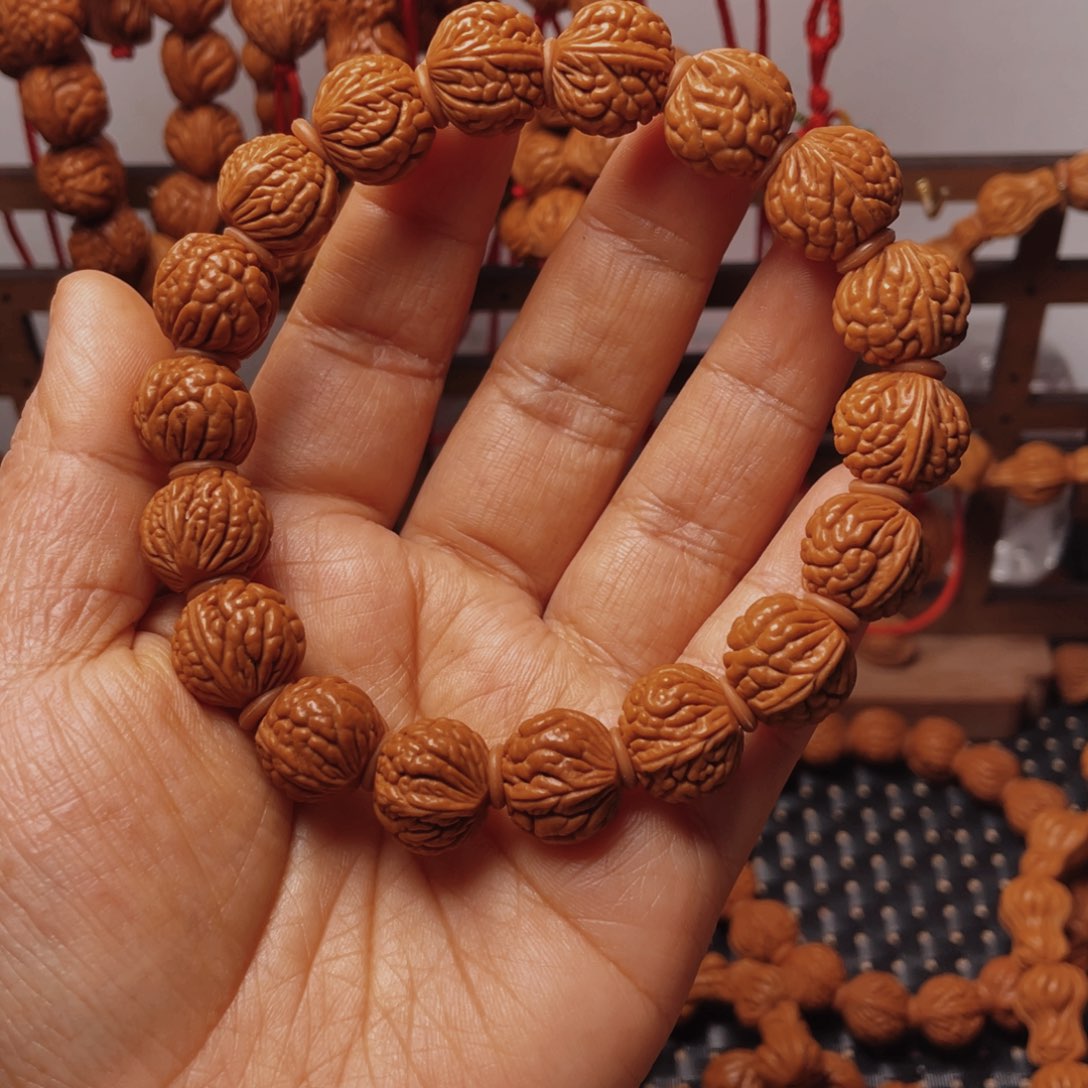木质类龙纹桃枭手串