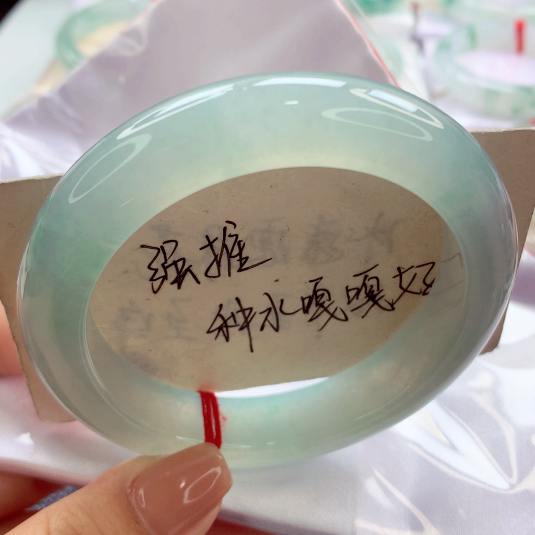 翡翠手镯未镶嵌师妹