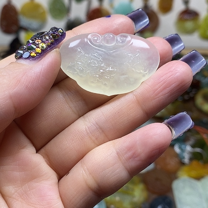 蛇纹石玉吊坠未镶嵌