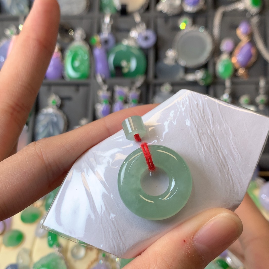 翡翠颈饰未镶嵌裸石