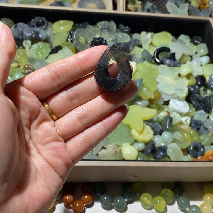 蛇纹石玉合金颈饰