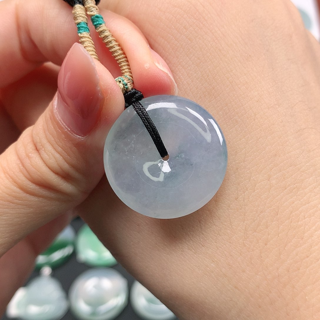 翡翠颈饰未镶嵌平安