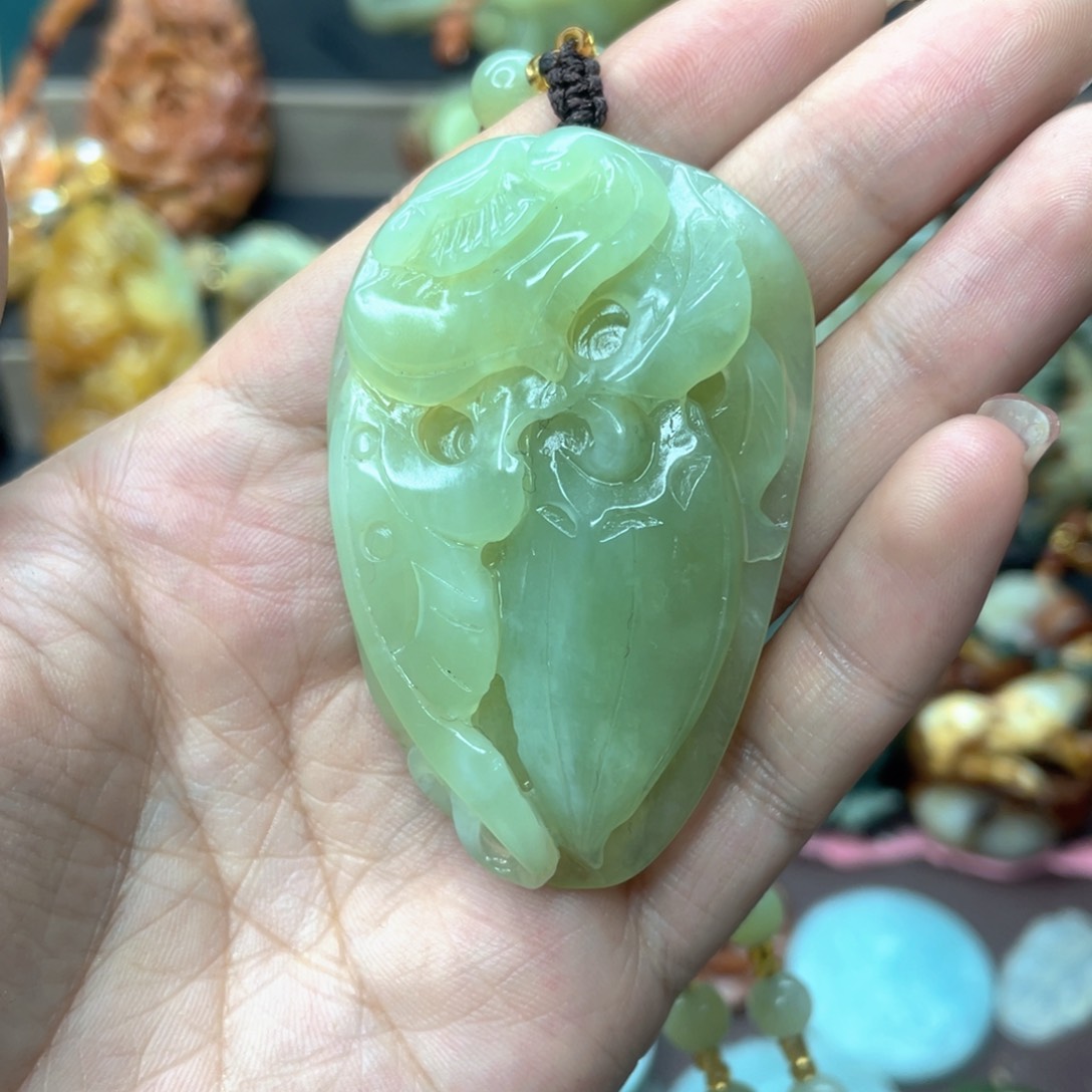 蛇纹石玉颈饰未镶嵌