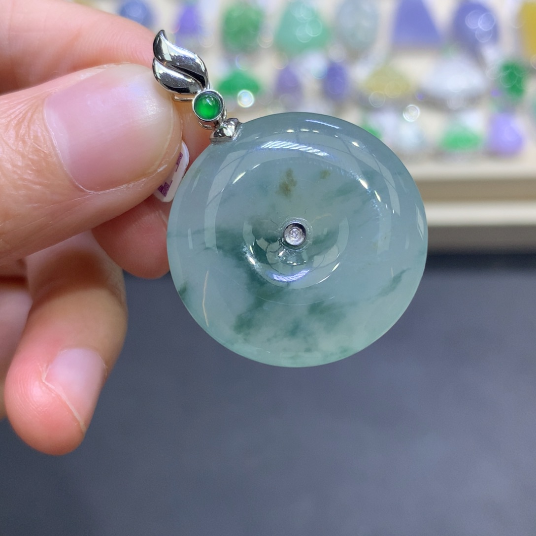 翡翠18K金镶嵌颈饰翡翠