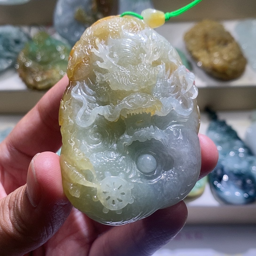 【闪购商品】翡翠颈饰未镶嵌龙牌