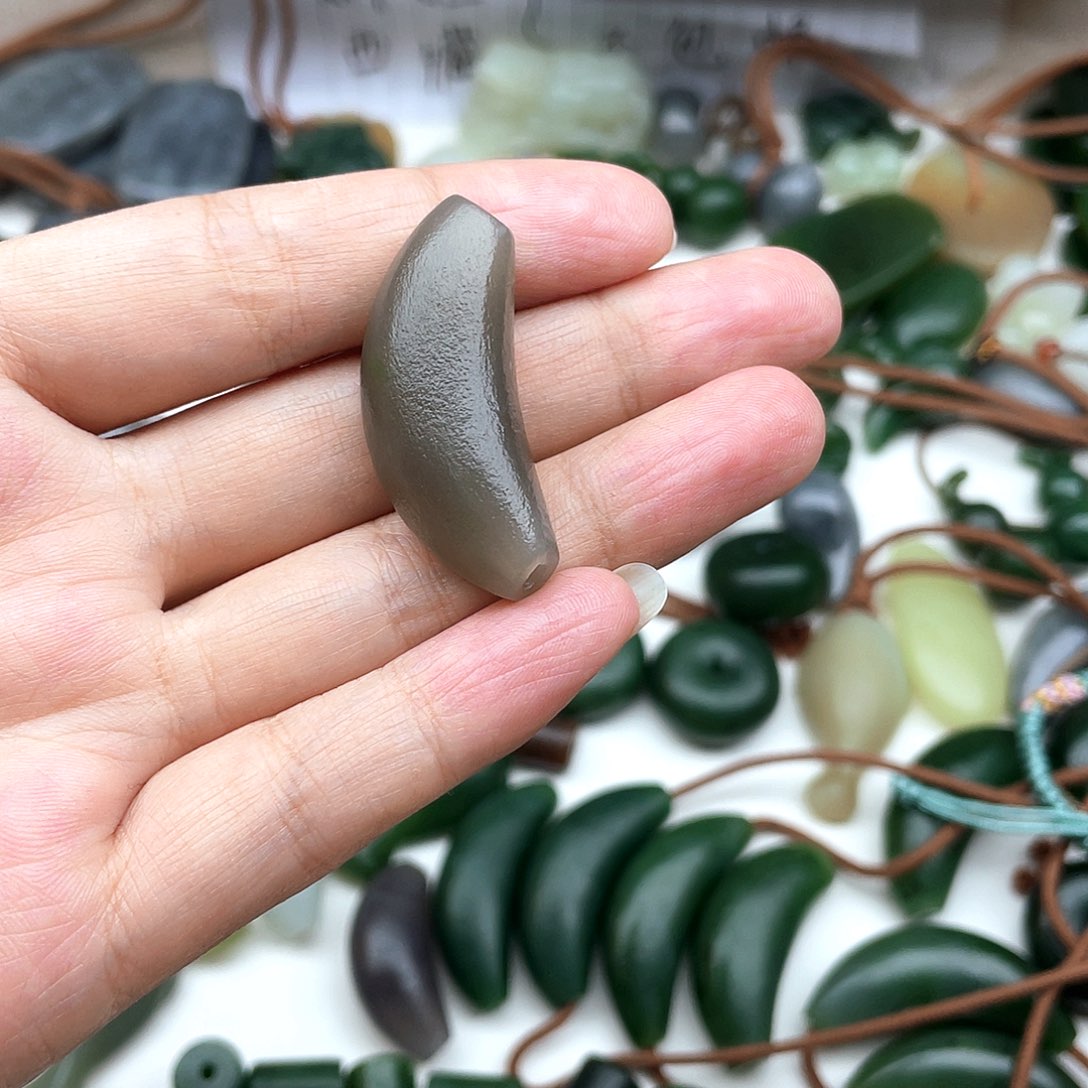 颈饰未镶嵌和田玉文*白