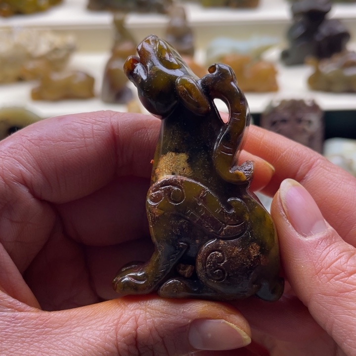 蛇纹石玉颈饰未镶嵌