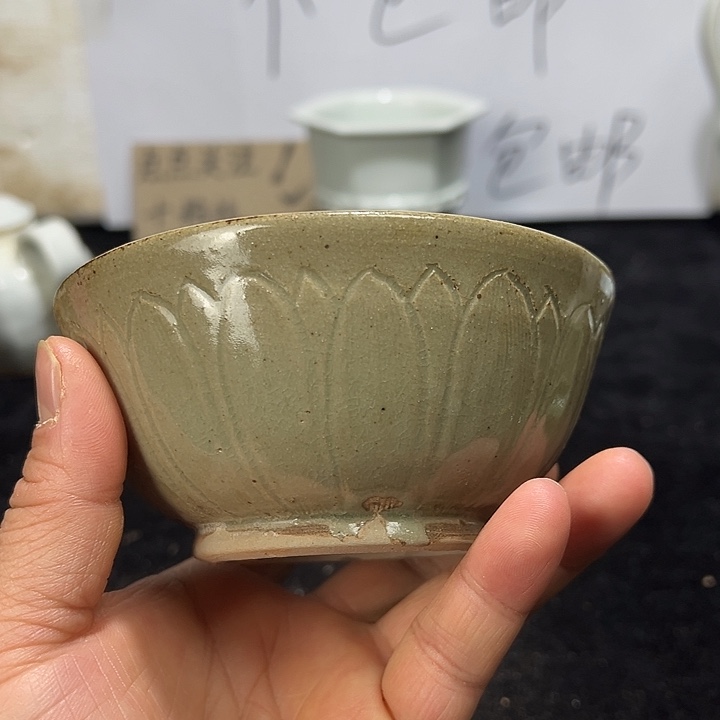 陶其他越窑刻花碗微瑕疵