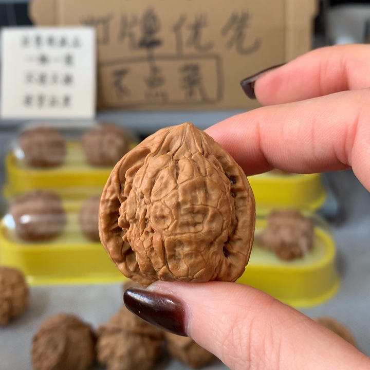 放***牛吊坠文玩核桃异形单只，有瑕疵