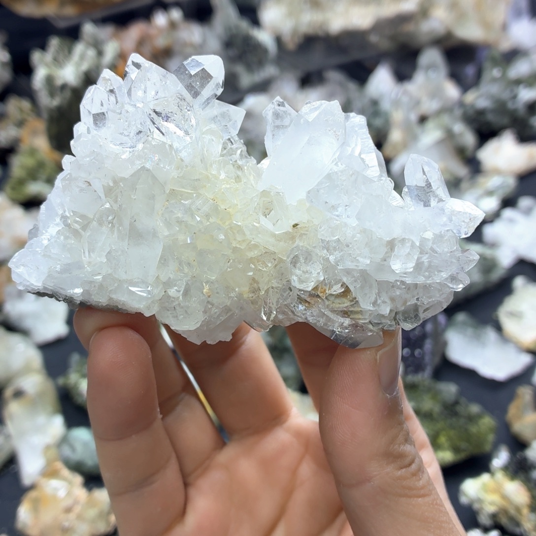 石材冷战符合的情侣白水