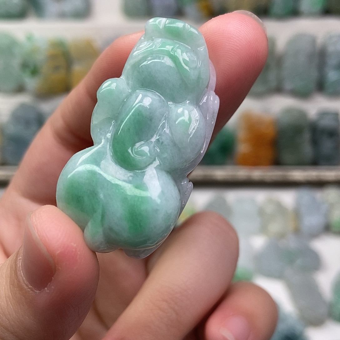 翡翠未镶嵌吊坠(赠链)