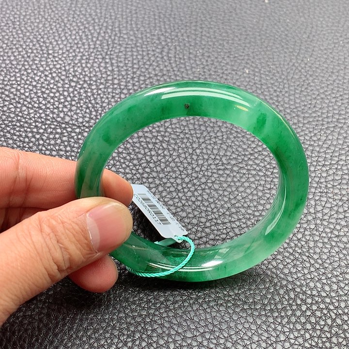 石英质玉手镯未镶嵌我****?