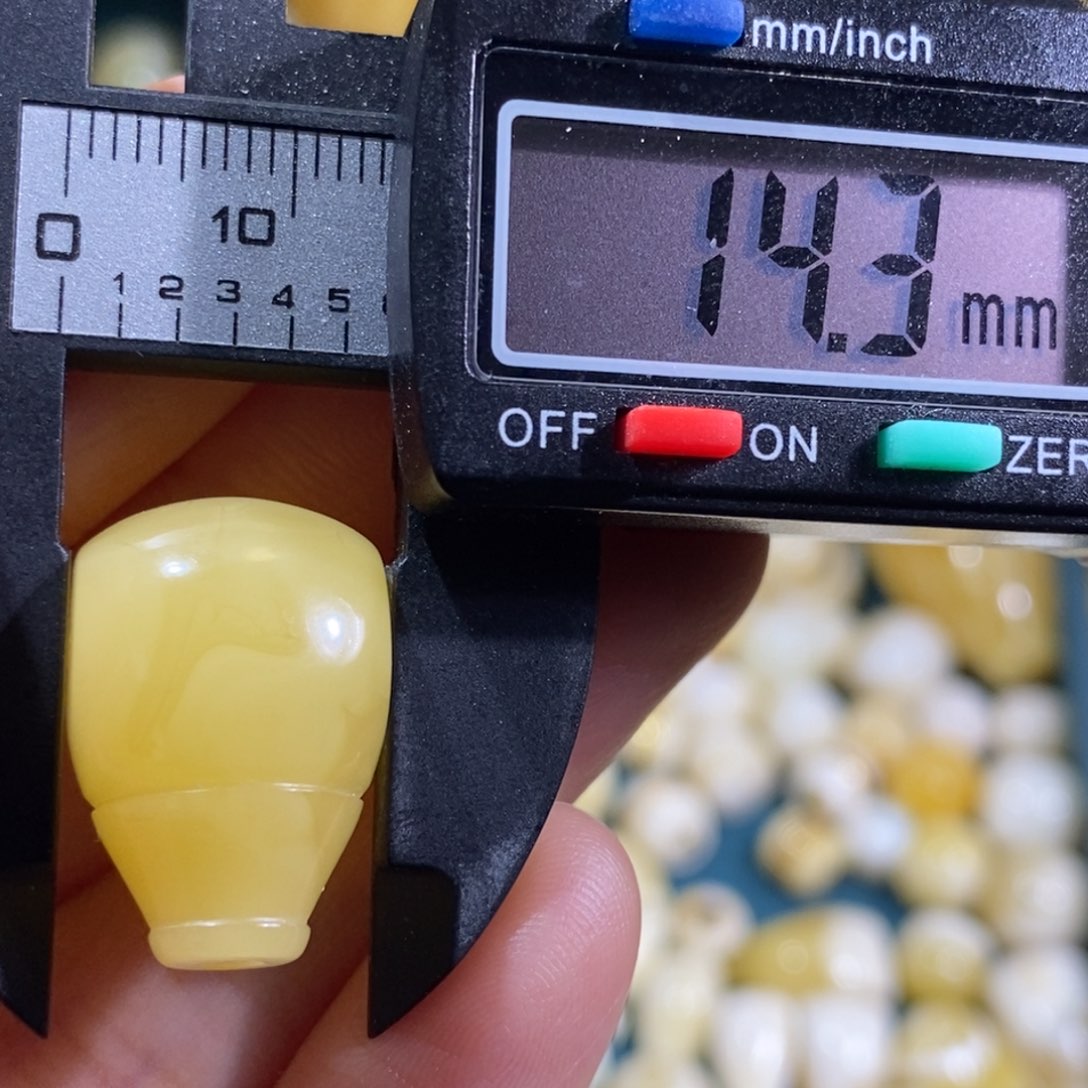 蜜蜡裸石未镶嵌配饰