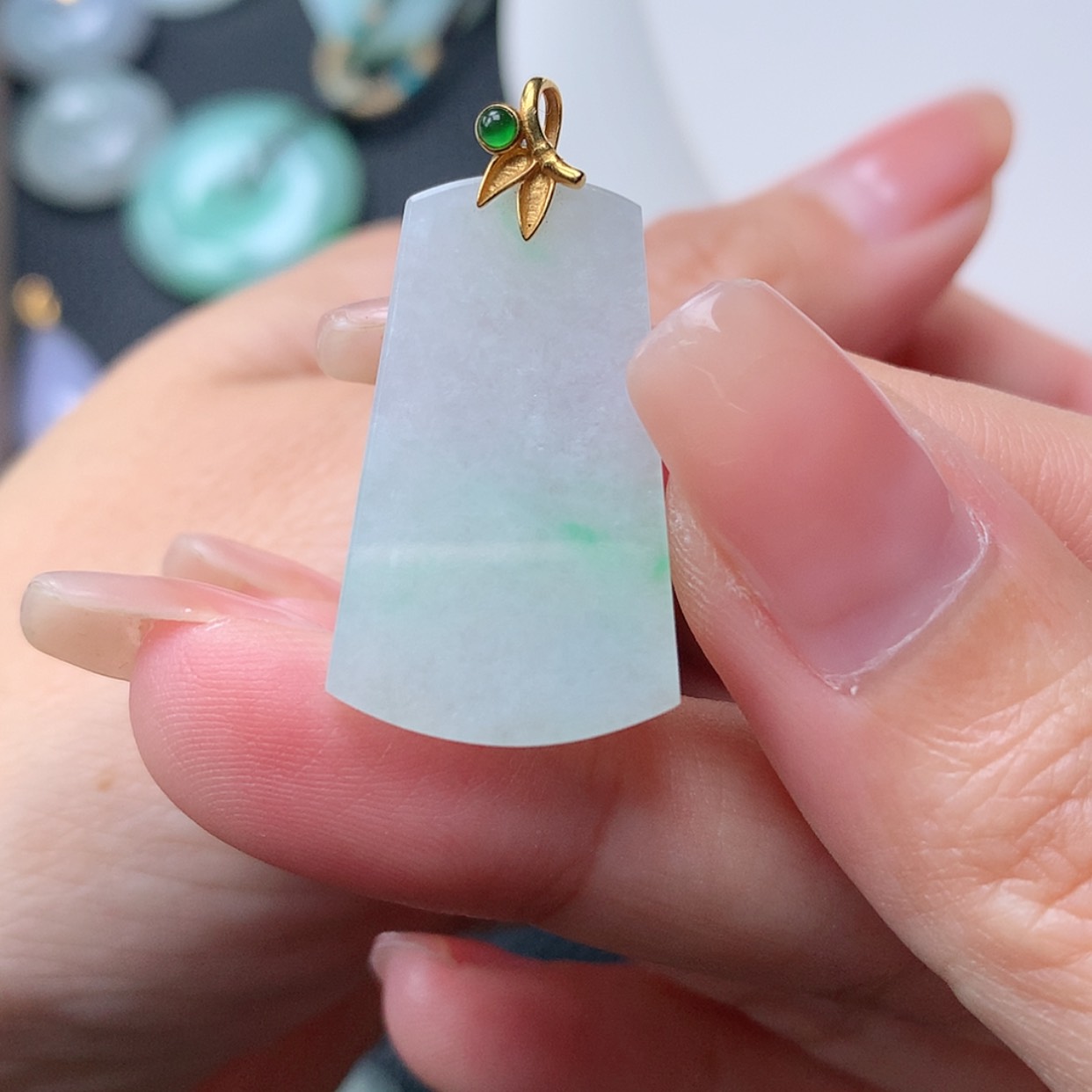 【闪购商品】翡翠18K金镶嵌吊坠(赠链)