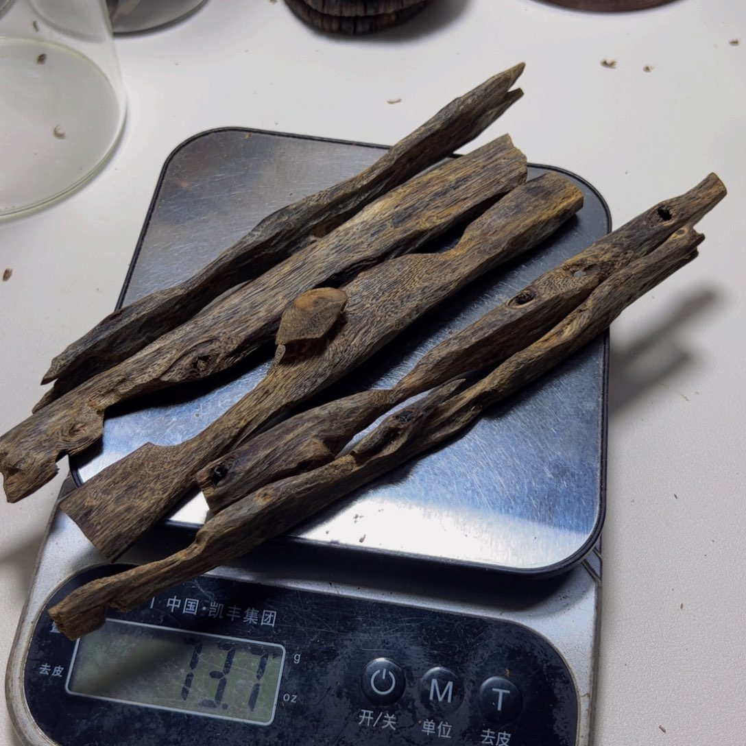 沉香木手把件黑**锁沉香树芯油