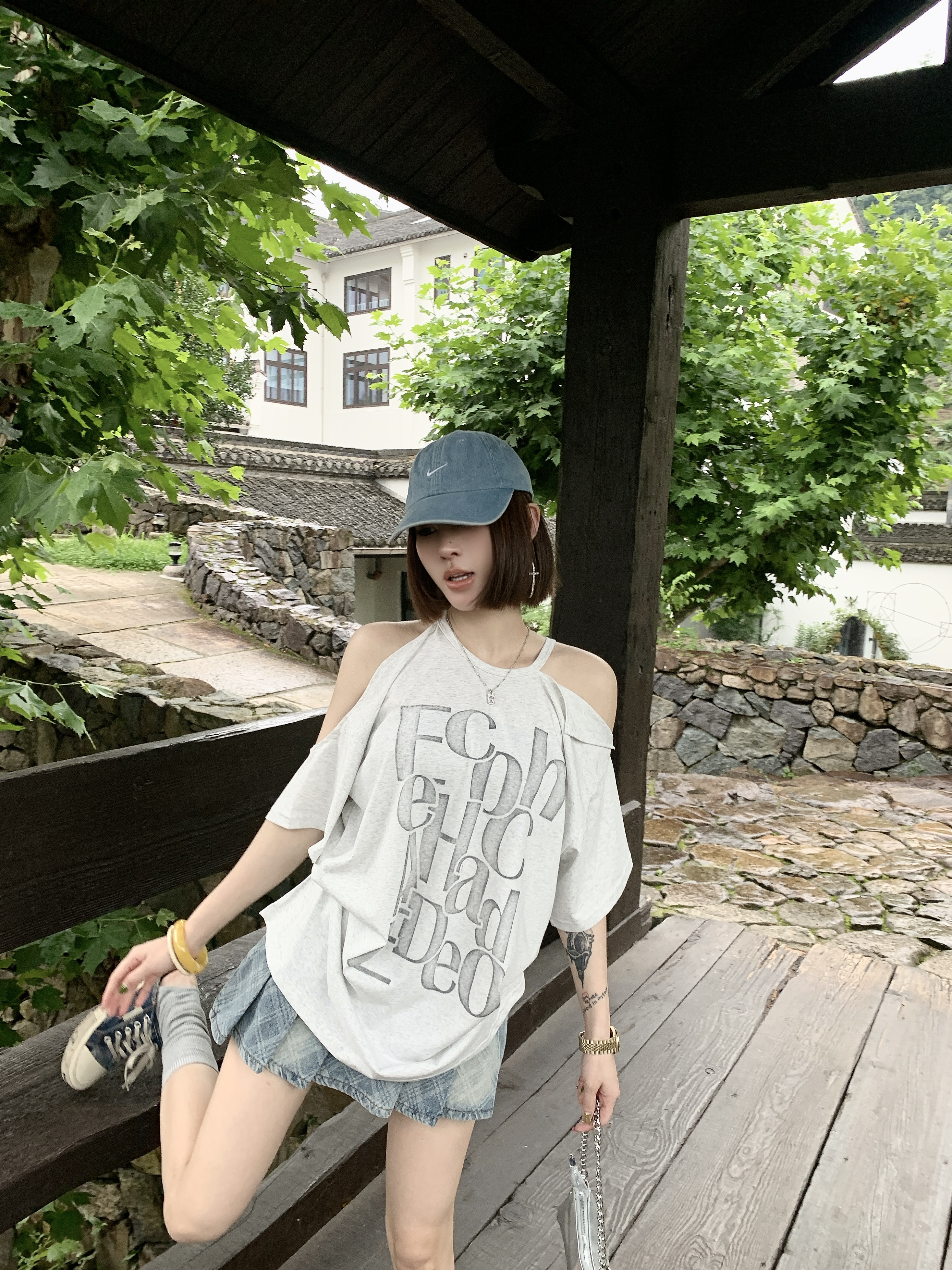 Lynka Vogue韩系辣妹性感挂脖露肩t恤新款宽松修身显瘦短袖上衣