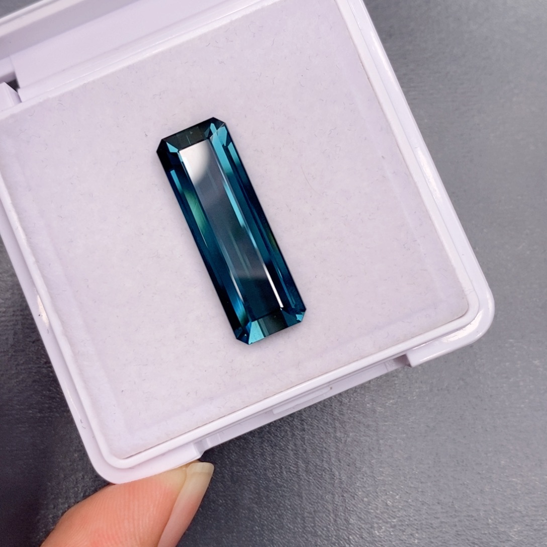 裸石未镶嵌碧玺14.3克拉