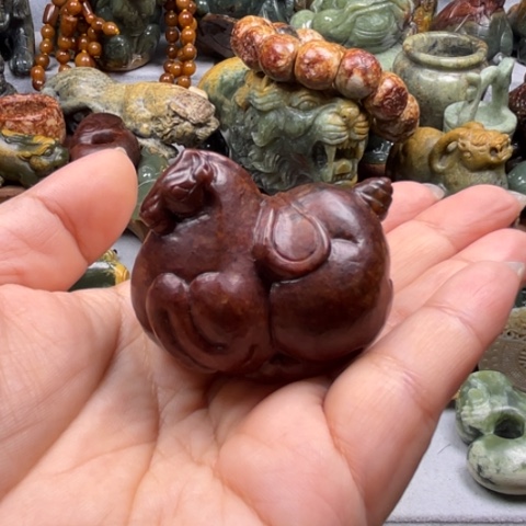 未镶嵌岫岩河磨玉（透闪石质玉）把件小*哥