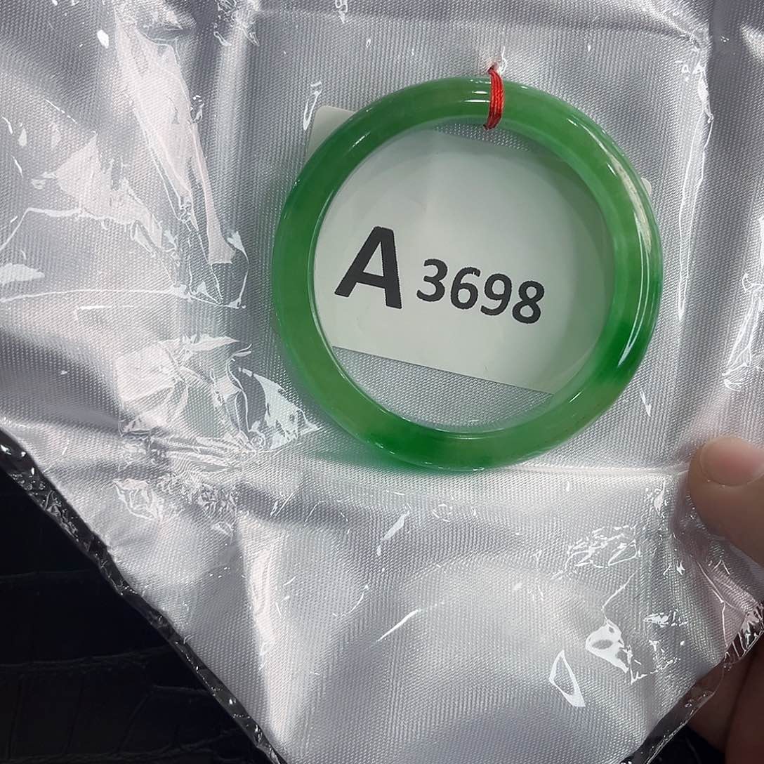 翡翠手镯未镶嵌多样性