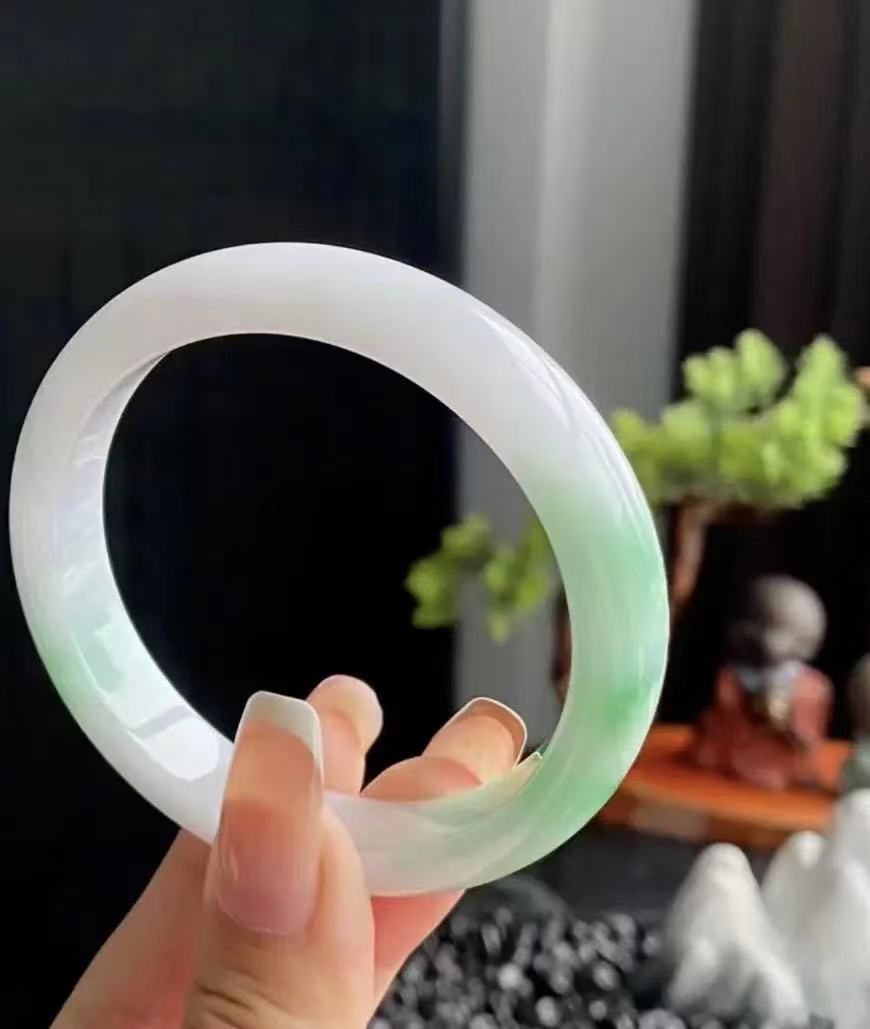 时尚高冰透美人手镯