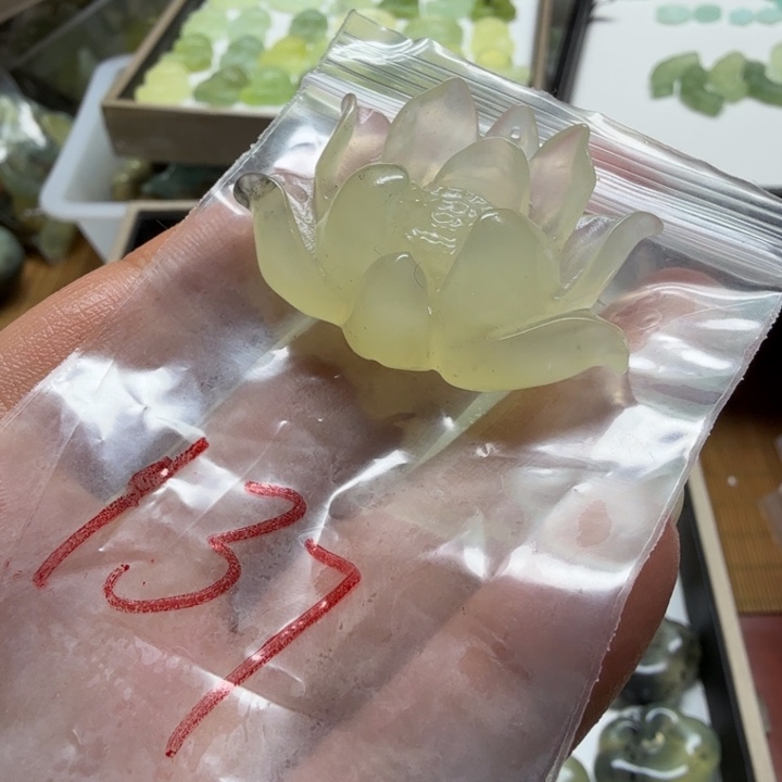 透闪石-蛇纹石玉吊坠未镶嵌