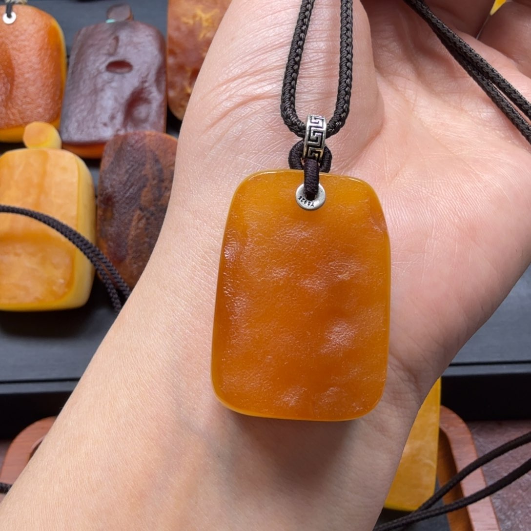 琥珀吊坠(赠链)未镶嵌